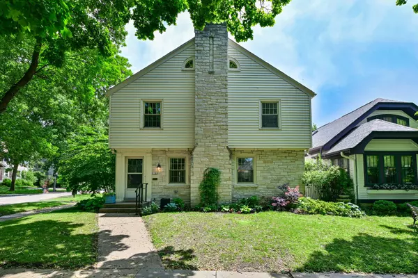 2044 Forest St, Wauwatosa, WI 53213