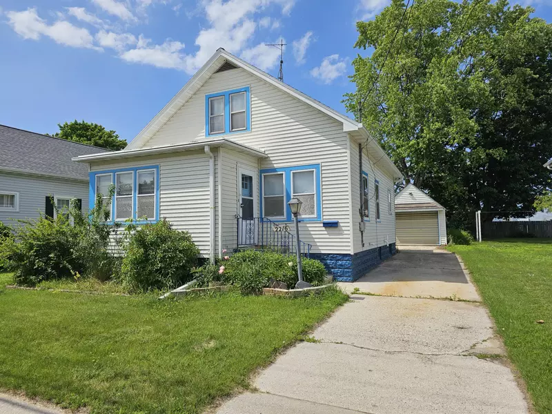 2216 12th St, Two Rivers, WI 54241