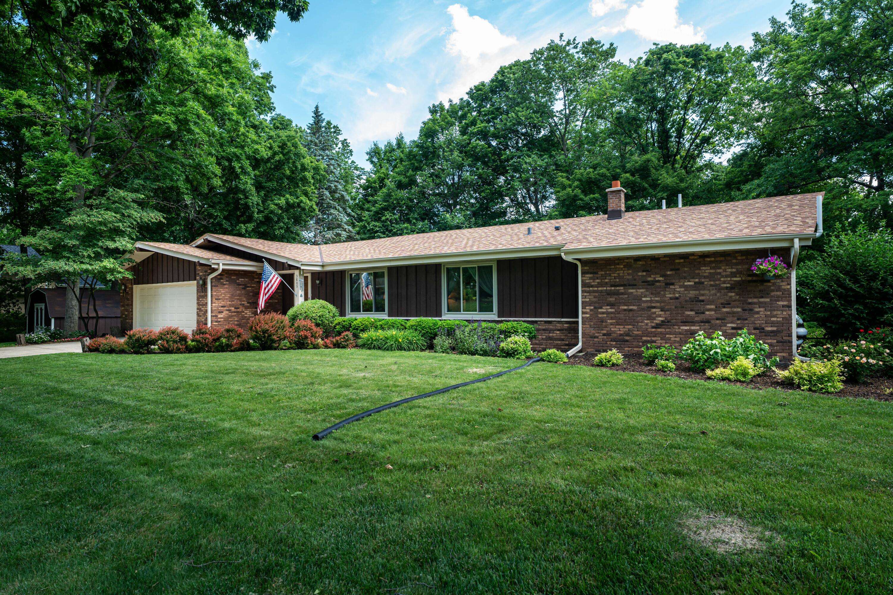 3805 W Glenwood Dr, Franklin, WI 53132