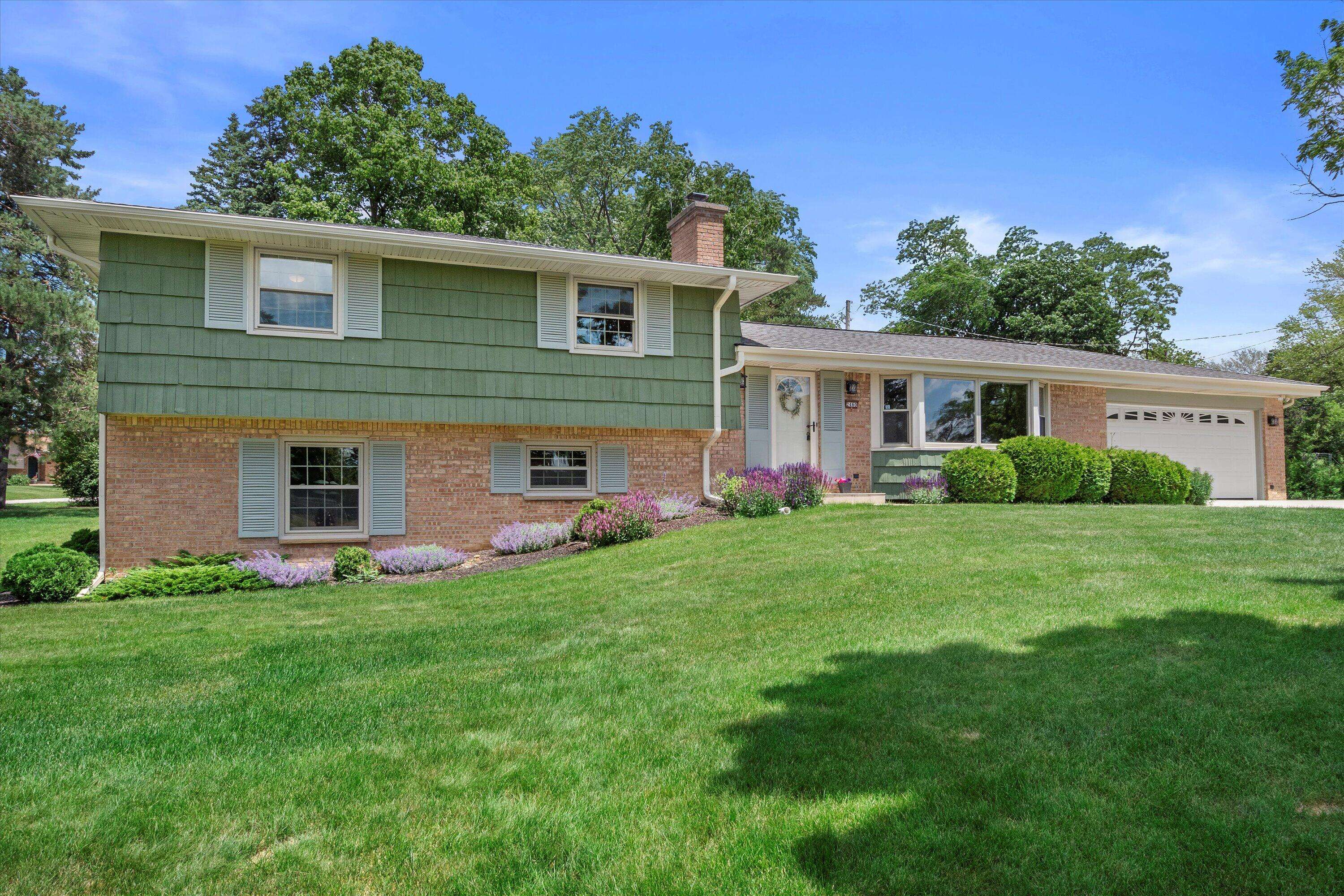 2460 Kevenauer Dr, Brookfield, WI 53005