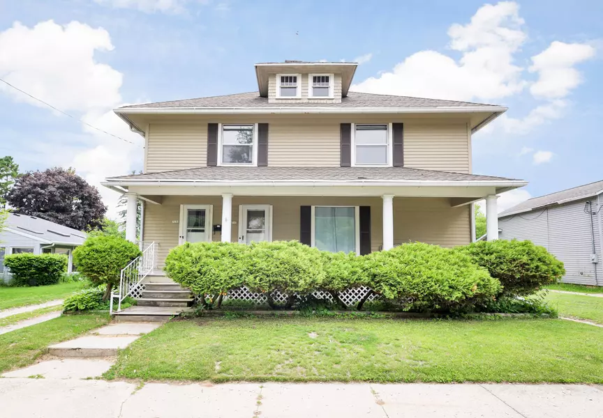 715 N 6th St, Manitowoc, WI 54220