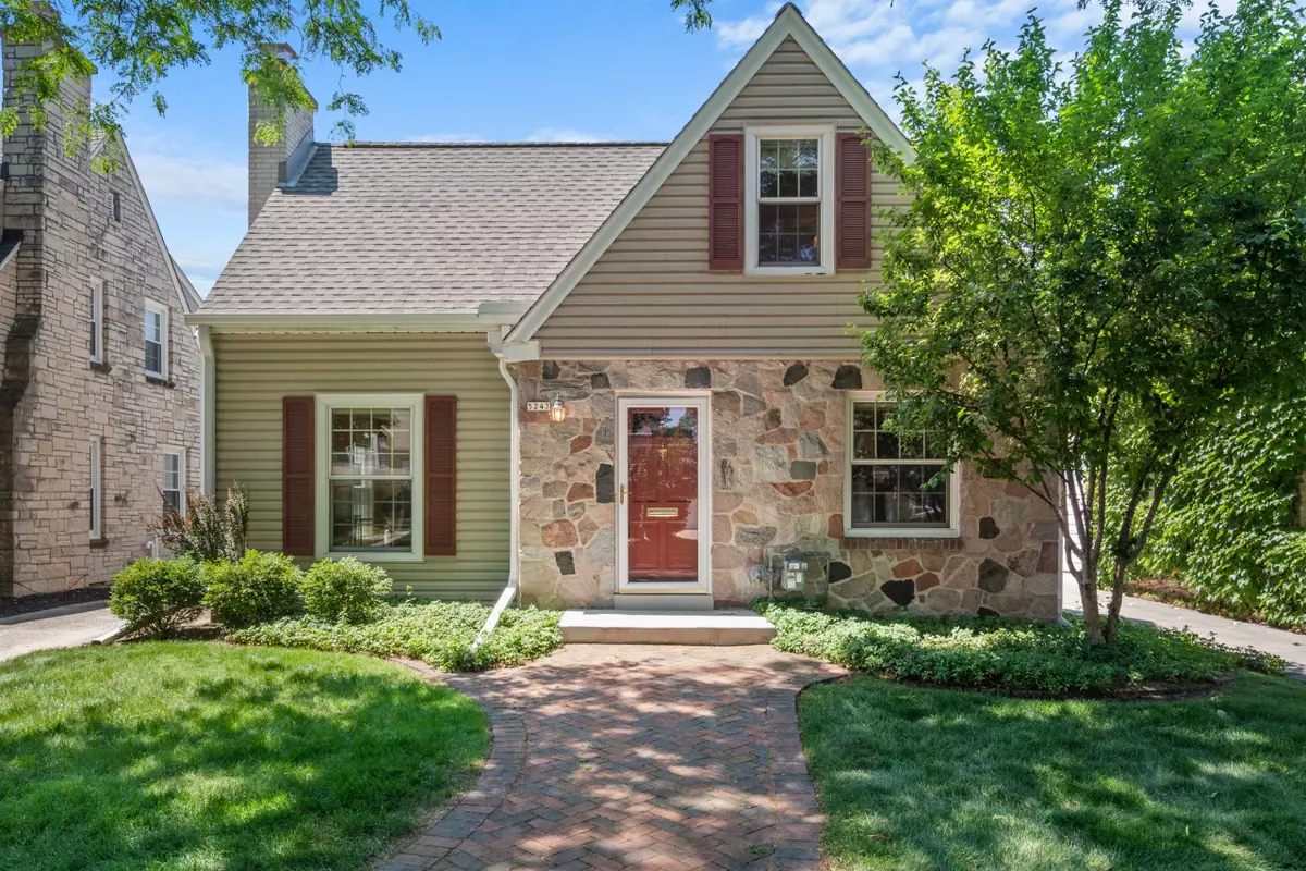 Whitefish Bay, WI 53217,5243 N Kent Ave