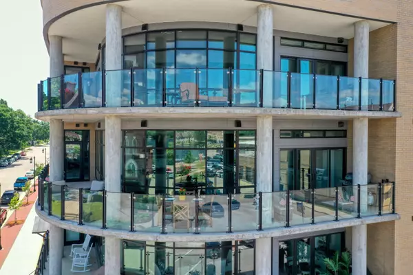 215 E Pleasant St Unit 304, Oconomowoc, WI 53066