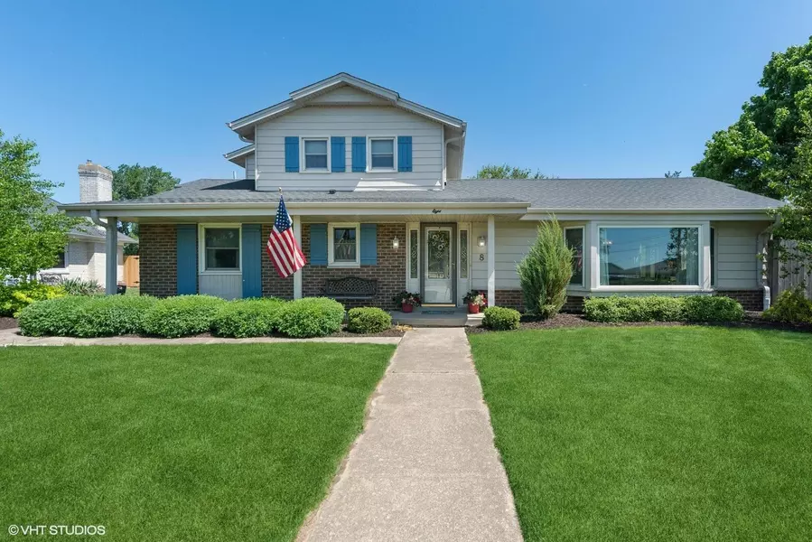 8 Steeplechase Dr, Racine, WI 53402