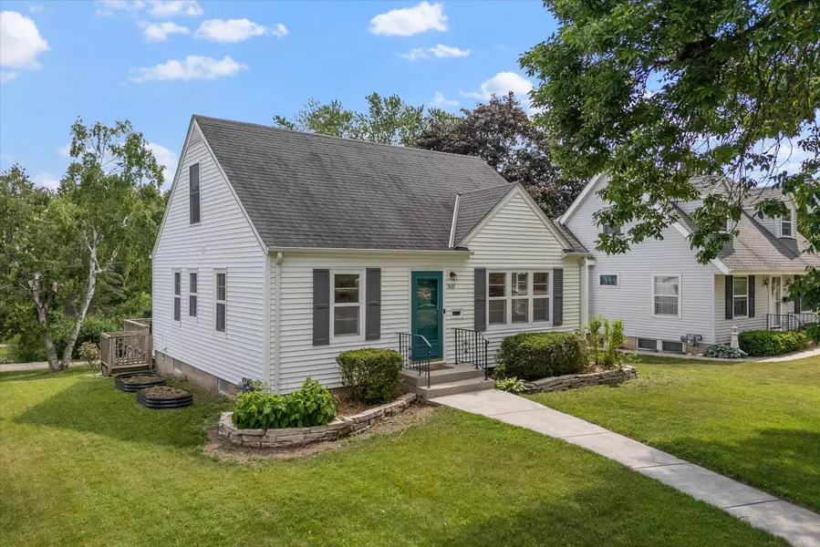 819 W Melin St, Port Washington, WI 53074