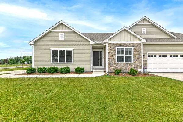 7811 W Park Circle Way N, Franklin, WI 53132