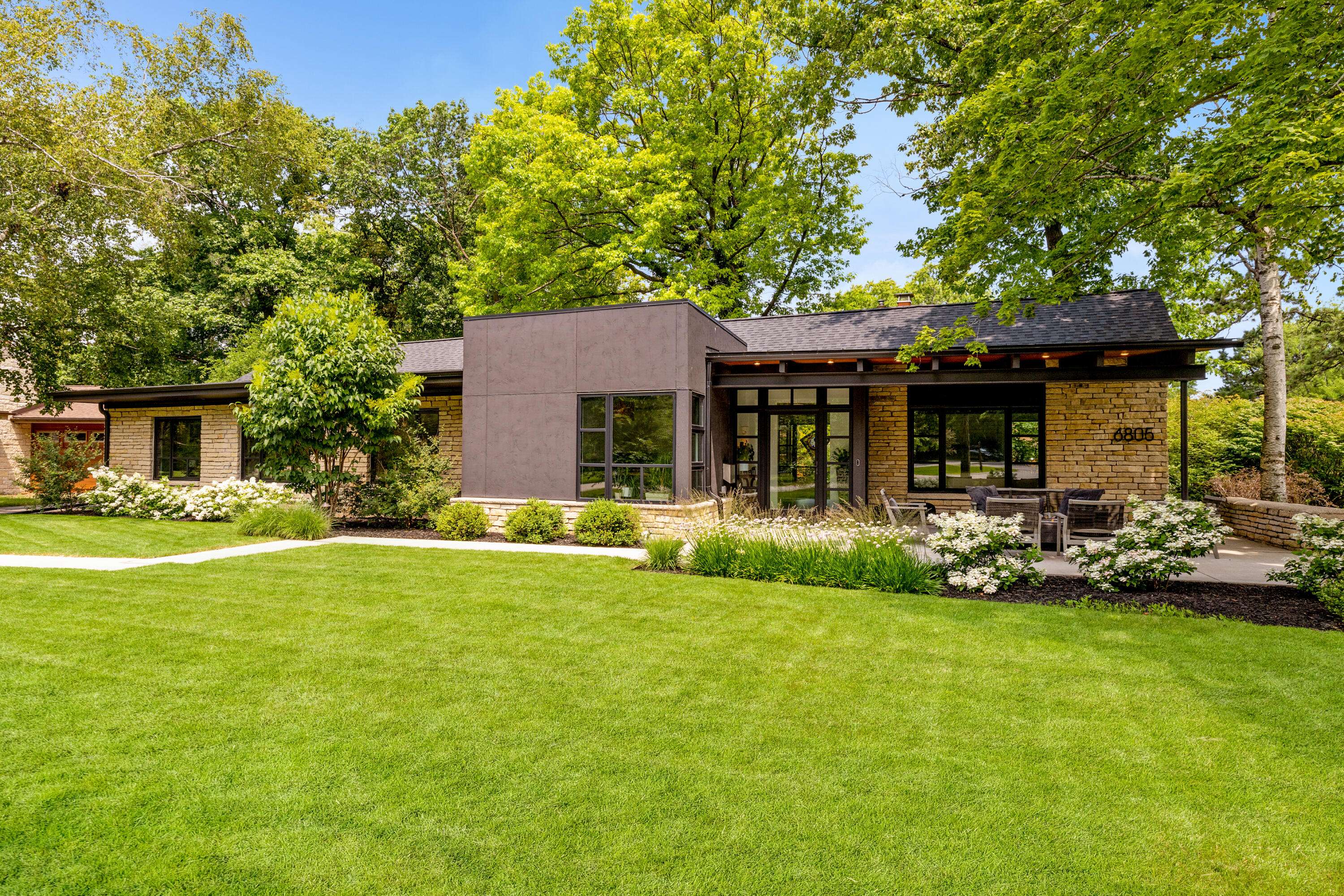 6805 N Lake Dr, Fox Point, WI 53217