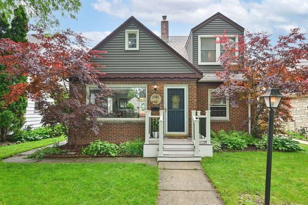 2745 S 45th St, Milwaukee, WI 53219