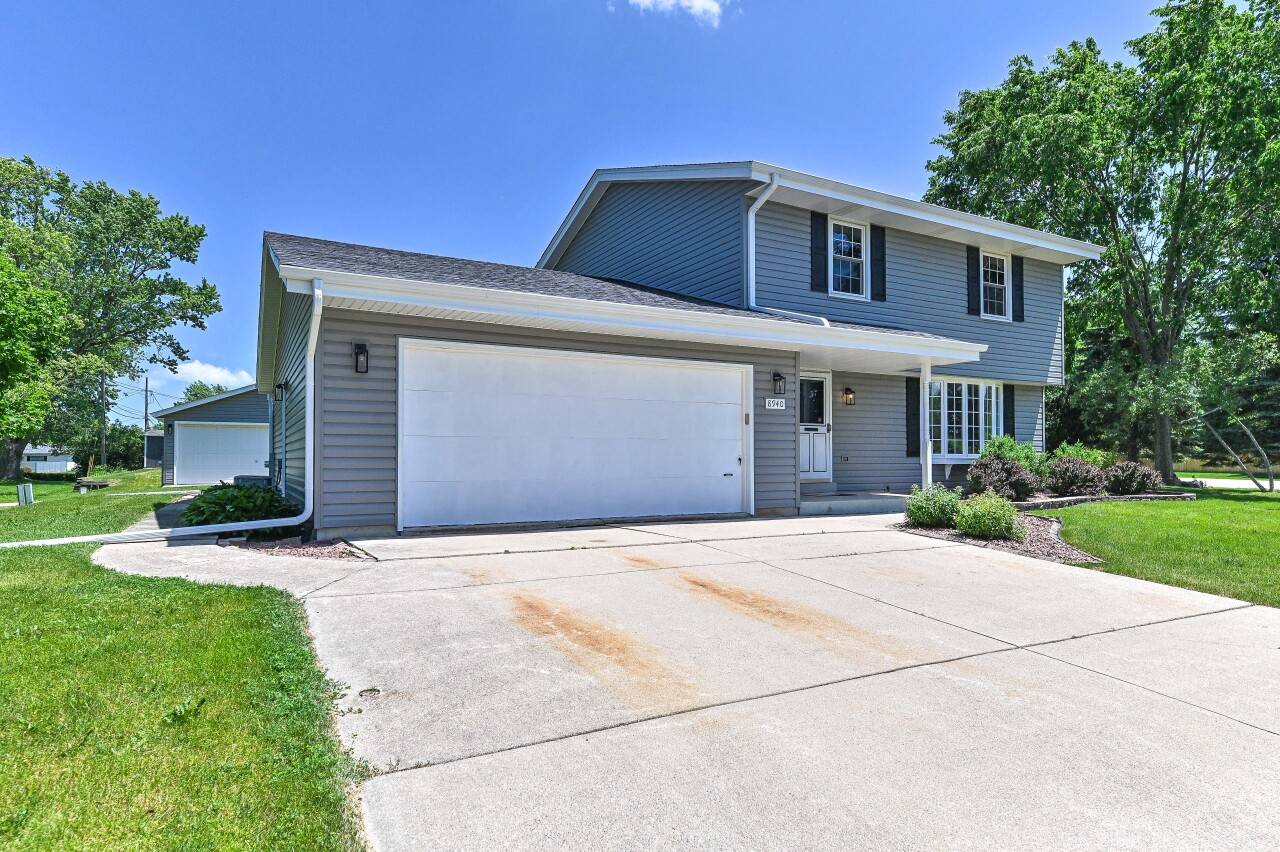 8940 S Patricia Blvd, Oak Creek, WI 53154