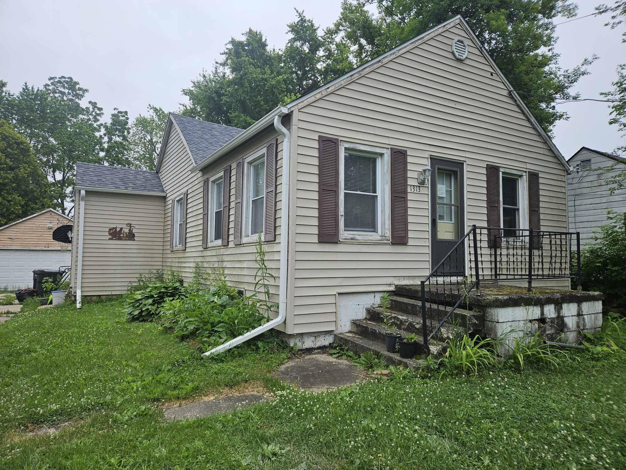 1313 Summerset Dr, Mount Pleasant, WI 53406