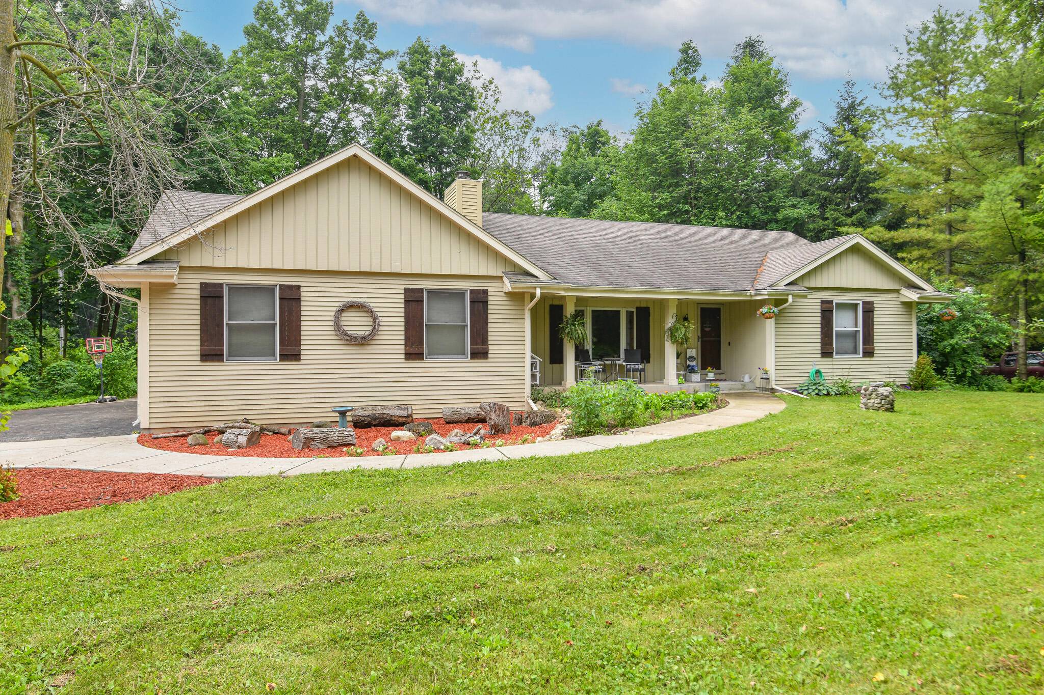 N132W18201 Rockfield Rd, Germantown, WI 53022