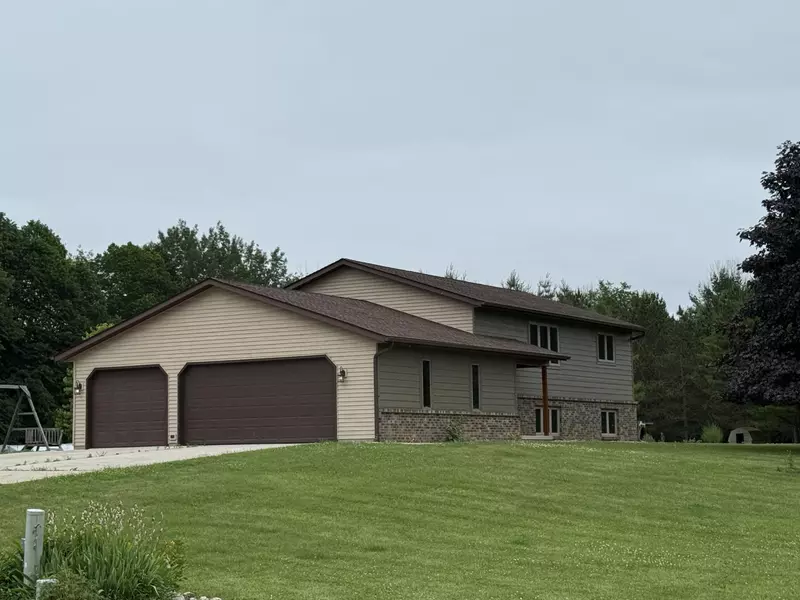 2028 Meadow Way, Kossuth, WI 54220