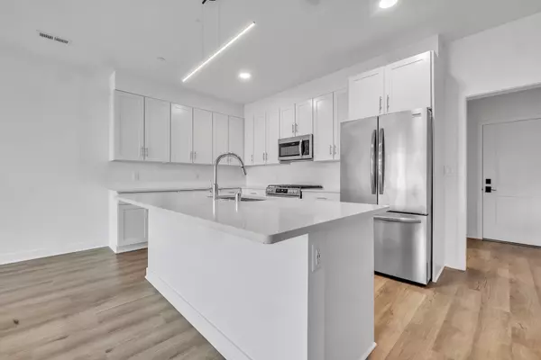 9352 S Alder Pl Unit 104, Oak Creek, WI 53154