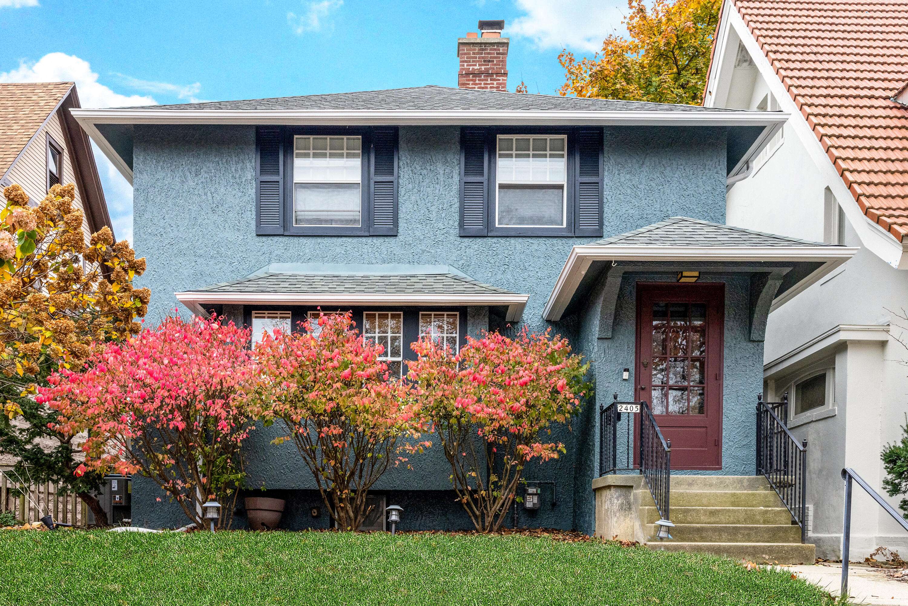2405 E Stratford Ct, Shorewood, WI 53211