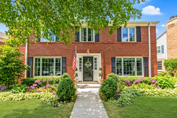 3935 N Ridgefield Cir, Shorewood, WI 53211