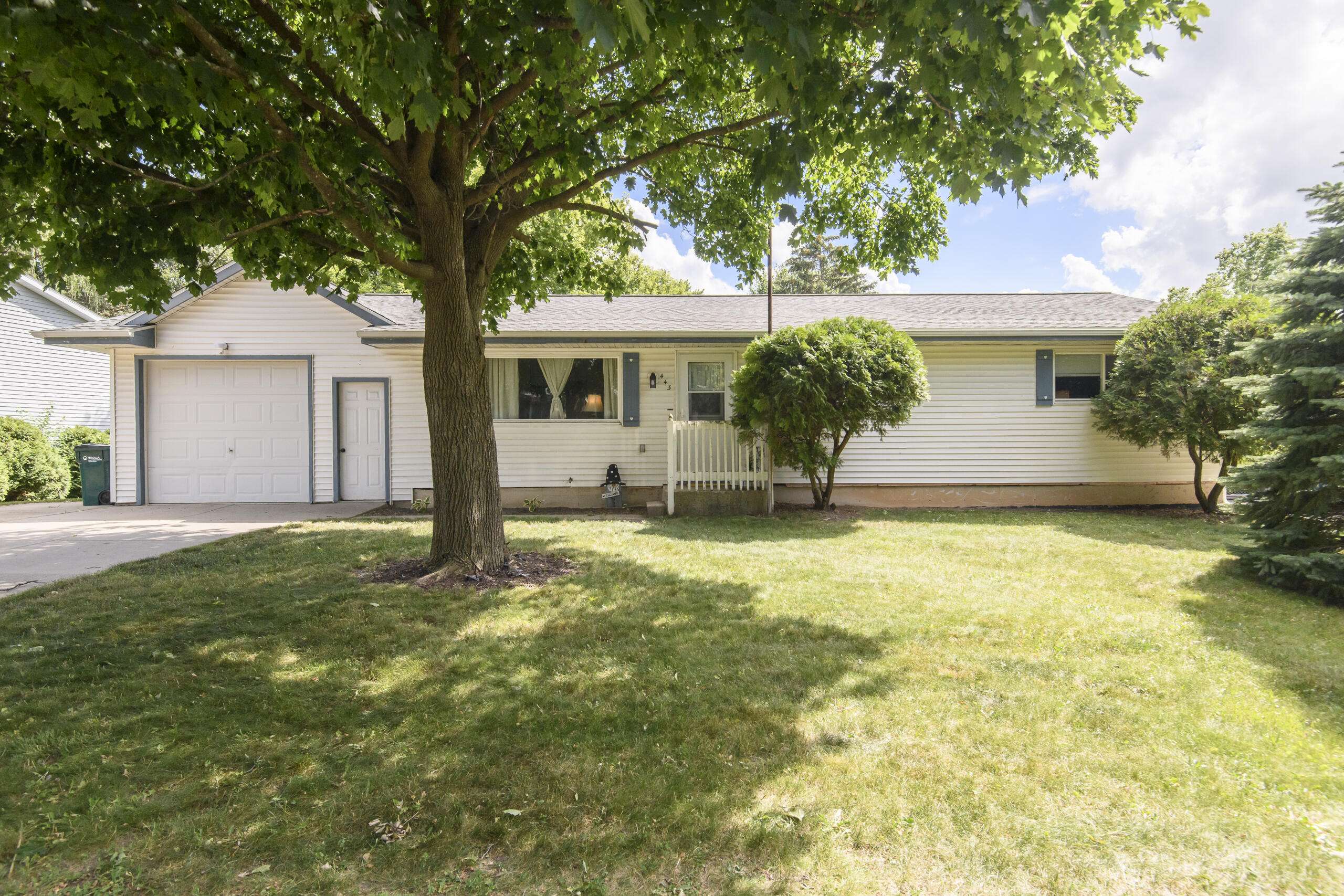 443 Raintree Dr, Fort Atkinson, WI 53538