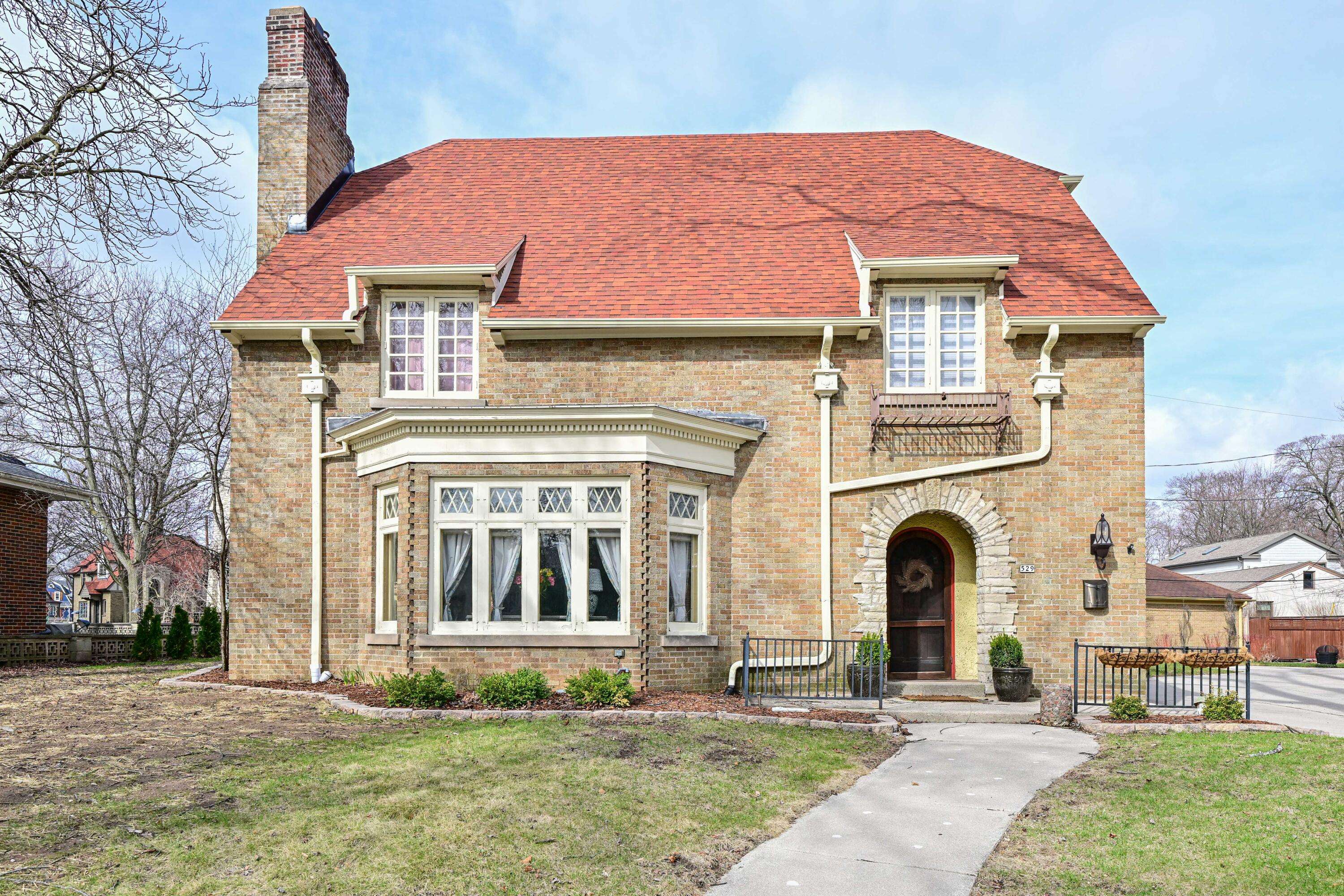 529 N 68th St, Wauwatosa, WI 53213