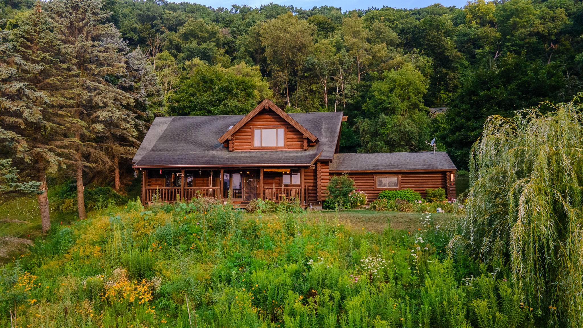 1033 Butternut Ln, La Crescent, MN 55947