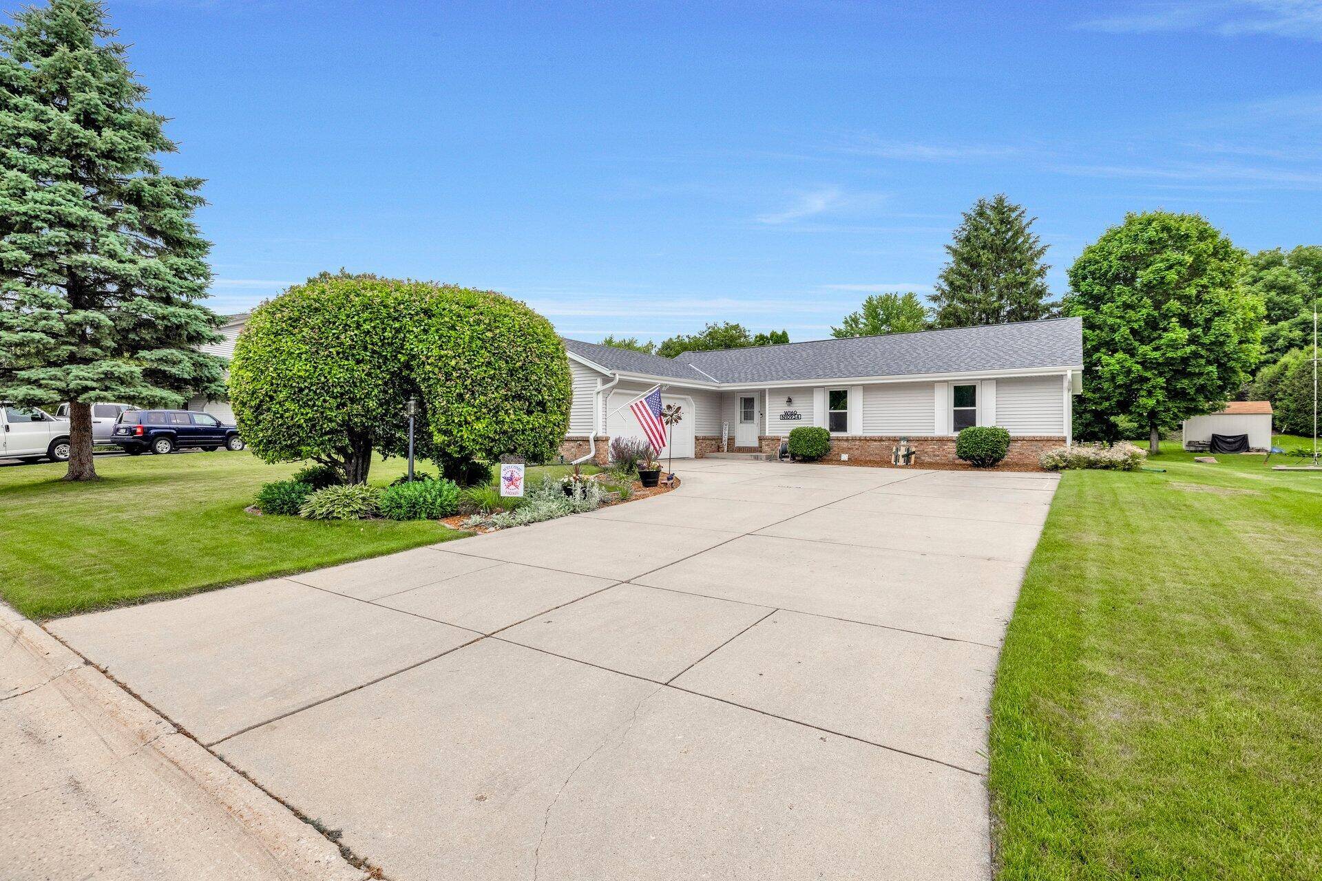 W160N10934 Meadow Dr, Germantown, WI 53022