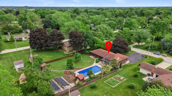 12020 W Steven Pl, Franklin, WI 53132