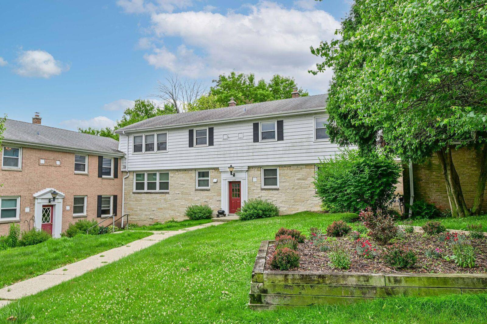 1235 E Randolph Ct Unit D, Milwaukee, WI 53212
