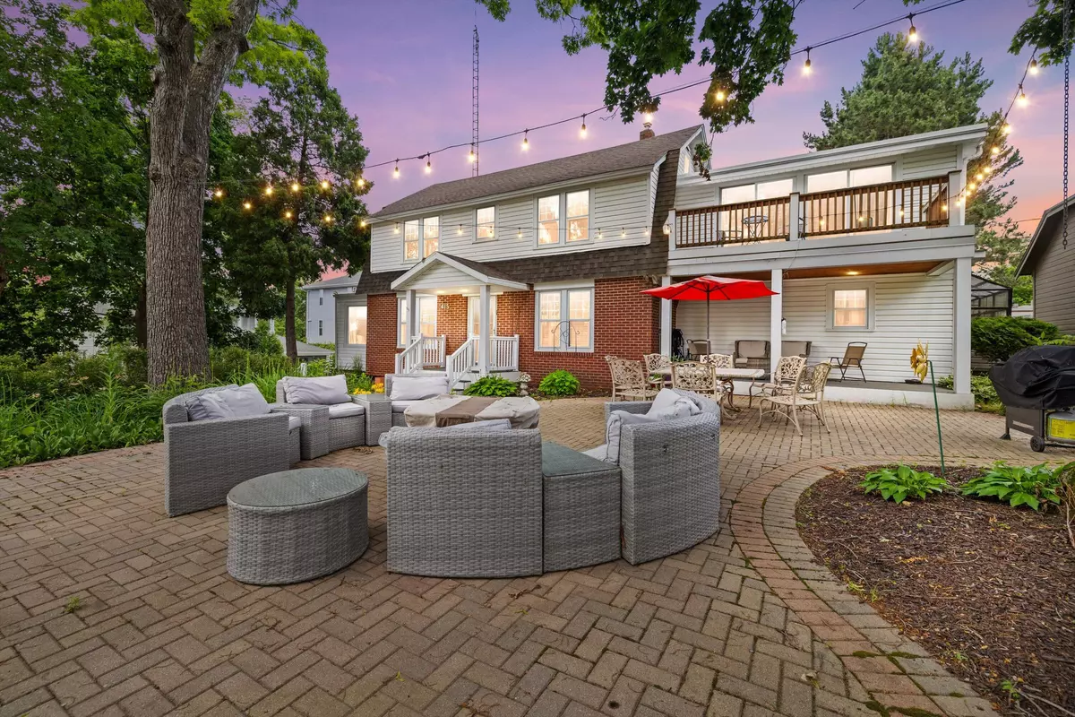 Lake Geneva, WI 53147,415 S Lake Shore Dr