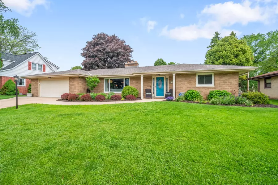 212 Parkway Dr, South Milwaukee, WI 53172