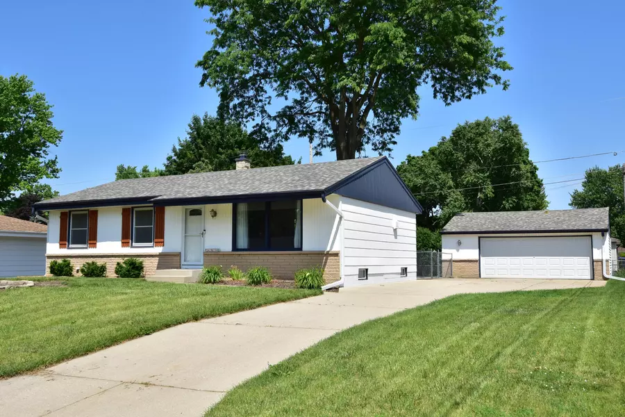 W241N6590 Spruce St, Sussex, WI 53089