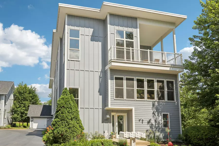 481 Mill St, Fontana, WI 53125