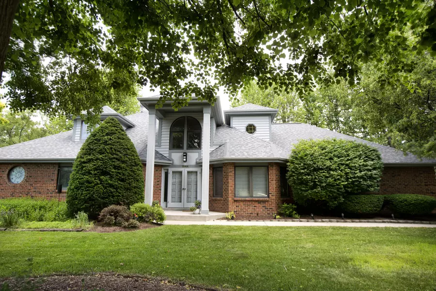 1844 W Brantwood Ct, Glendale, WI 53209