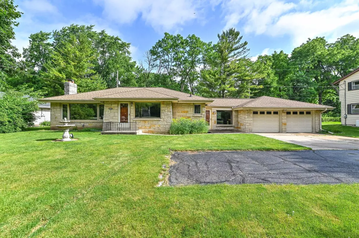 Hales Corners, WI 53130,10422 W Grange Ave