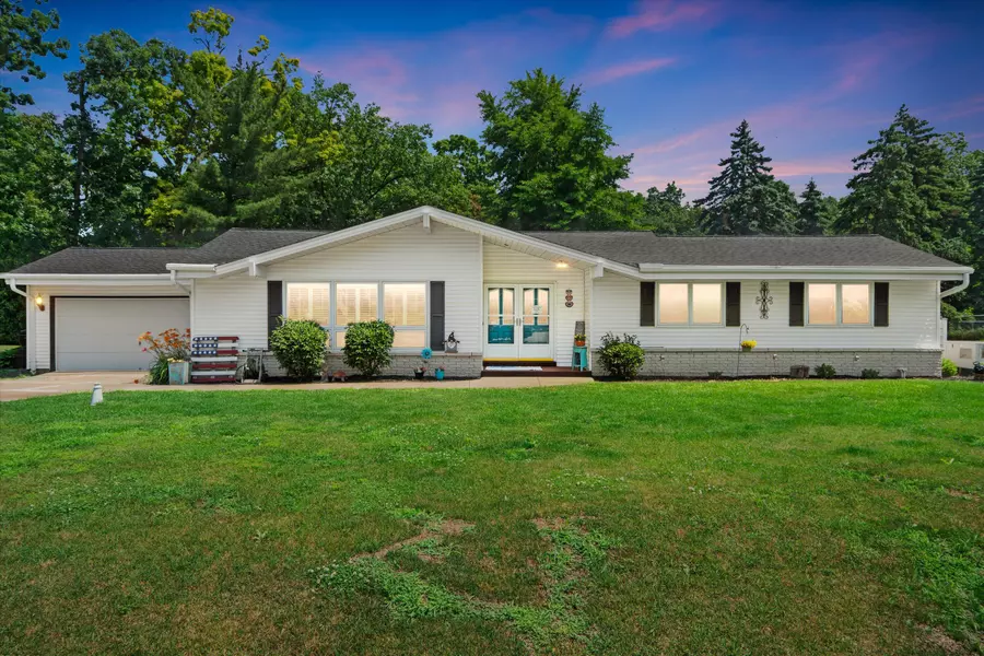 13255 W Old Oak Ct, New Berlin, WI 53151