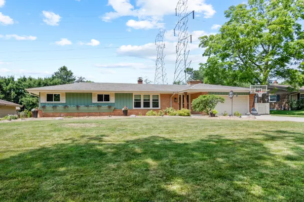 1407 N 119th St, Wauwatosa, WI 53226