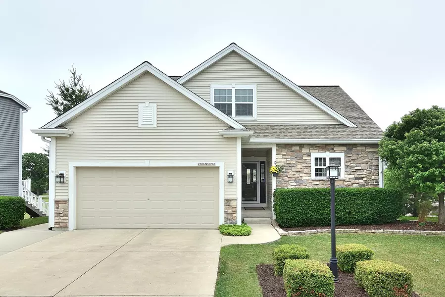 W206N16263 Marshland Dr, Jackson, WI 53037