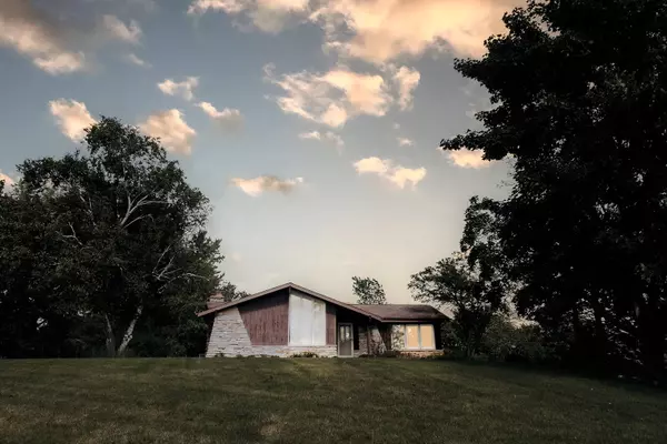 546 Jordan Cir, Richfield, WI 53017