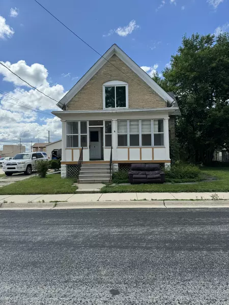 208 N 5th St, Watertown, WI 53094