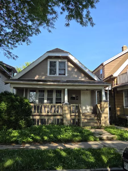 3223 N 36th St, Milwaukee, WI 53216