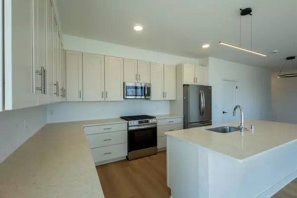 Oak Creek, WI 53154,9378 S Alder Pl Unit 101