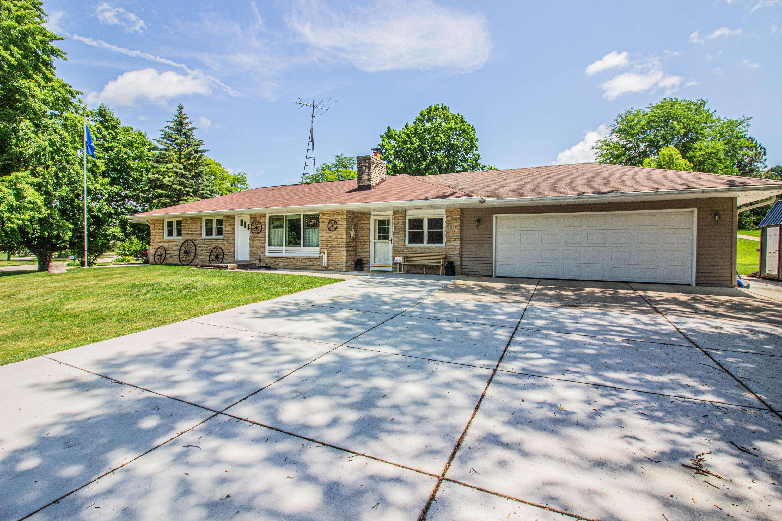 W222N8150 Plainview Pkwy, Lisbon, WI 53089