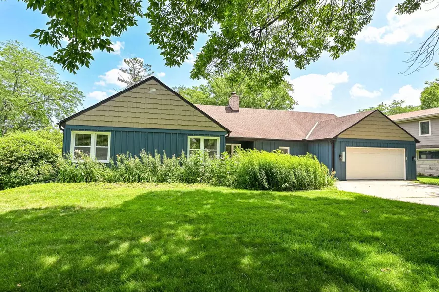 6836 N Yates Rd, Fox Point, WI 53217
