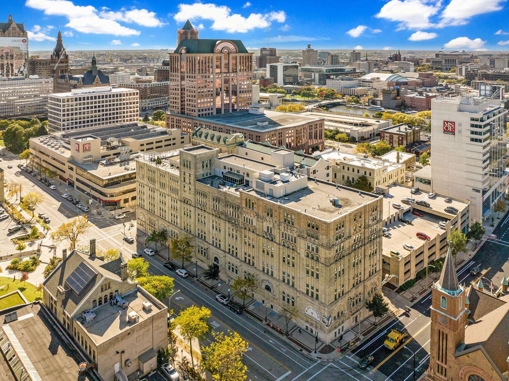 270 E Highland Ave Unit 437, Milwaukee, WI 53202