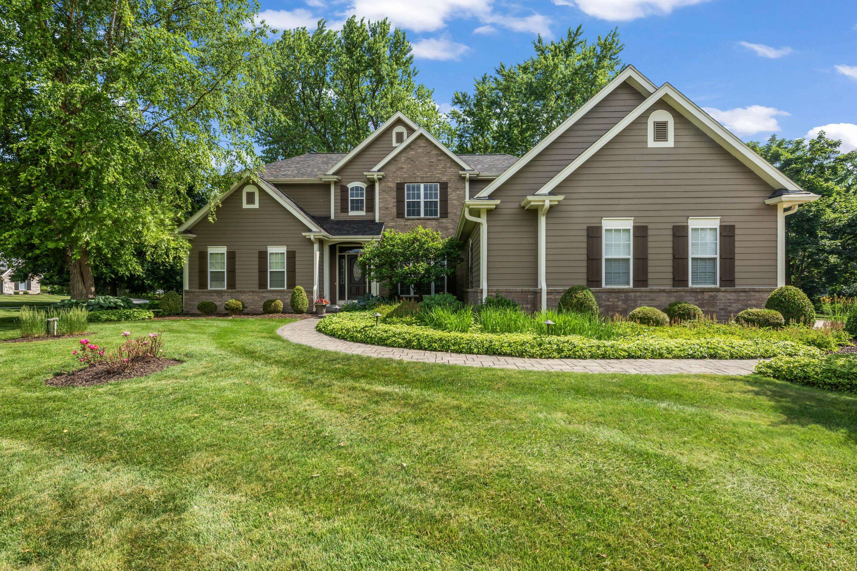 W340N6203 Breezy Point Rd, Oconomowoc, WI 53066