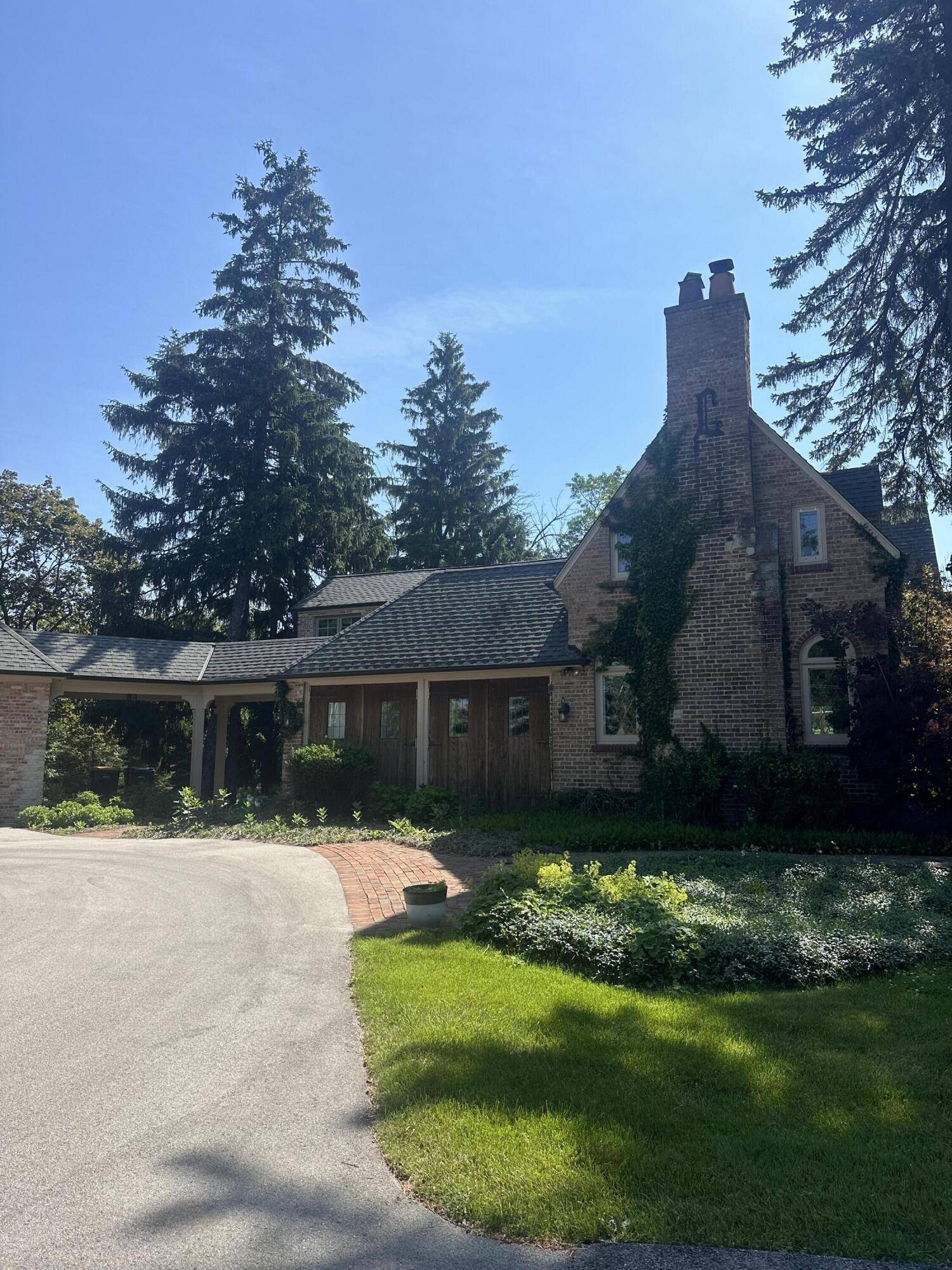 10060 N Lake Shore Dr, Mequon, WI 53092