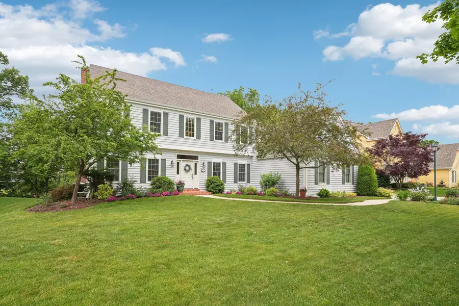 1277 Creekside Ln, Grafton, WI 53012