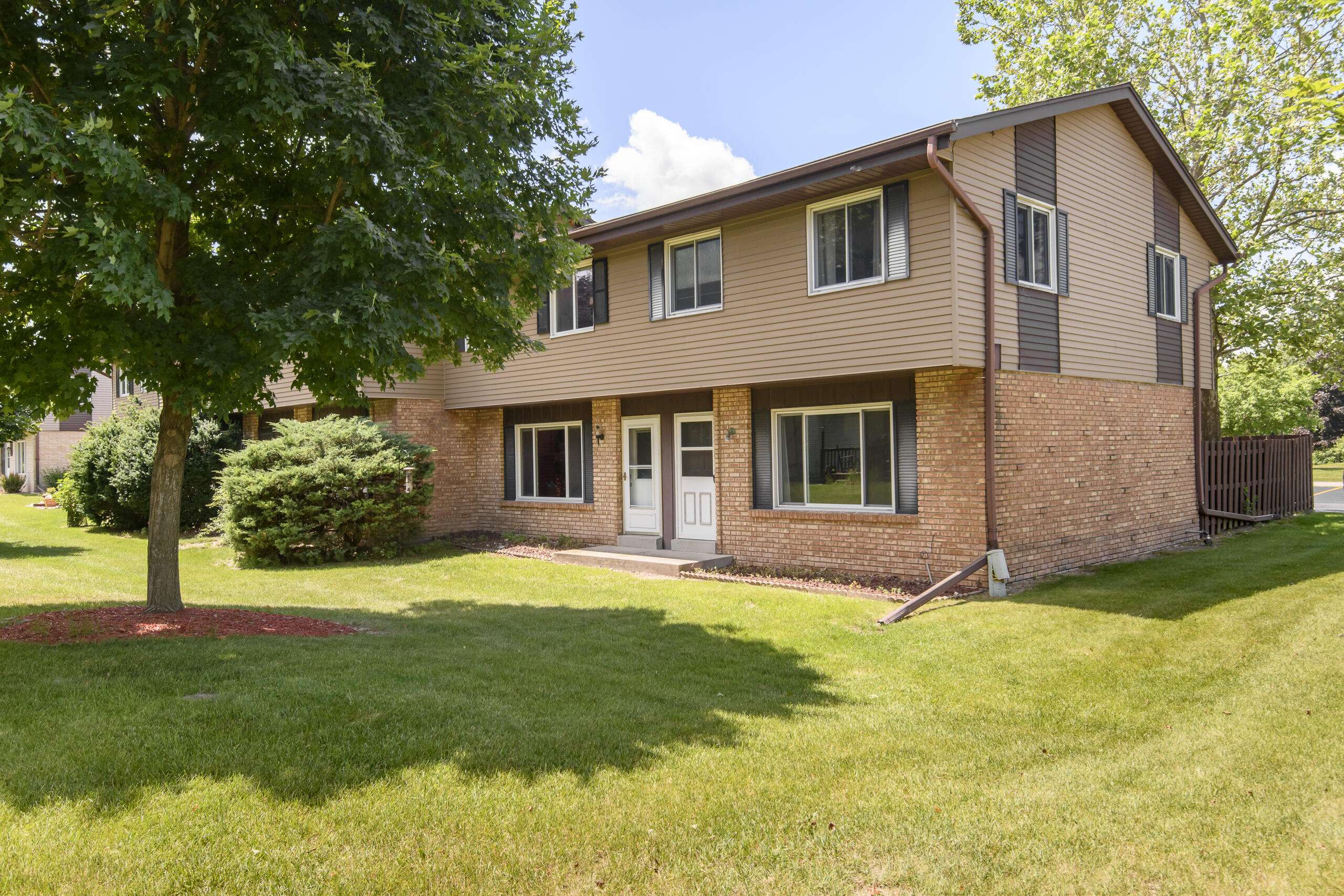 W167N11566 Bishop Dr, Germantown, WI 53022