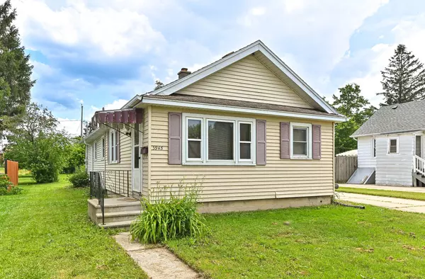 3945 E Birchwood Ave, Cudahy, WI 53110