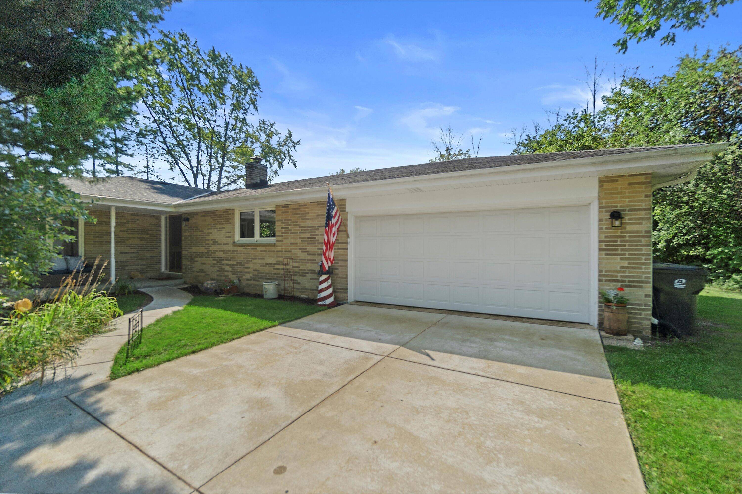 4701 W Knollwood Dr, Mount Pleasant, WI 53403