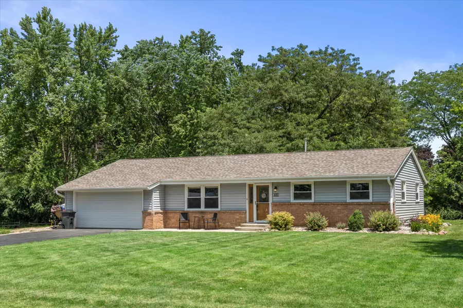 480 Rip Van Winkle Dr, Brookfield, WI 53186