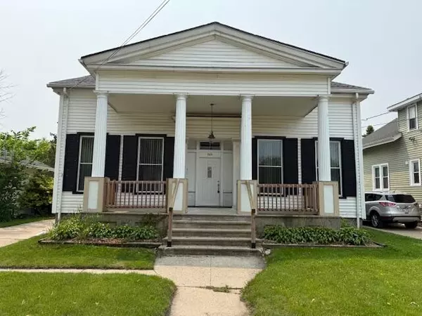 909 72nd St, Kenosha, WI 53143