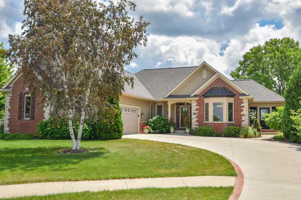 154 Water Ct, Cedar Grove, WI 53013